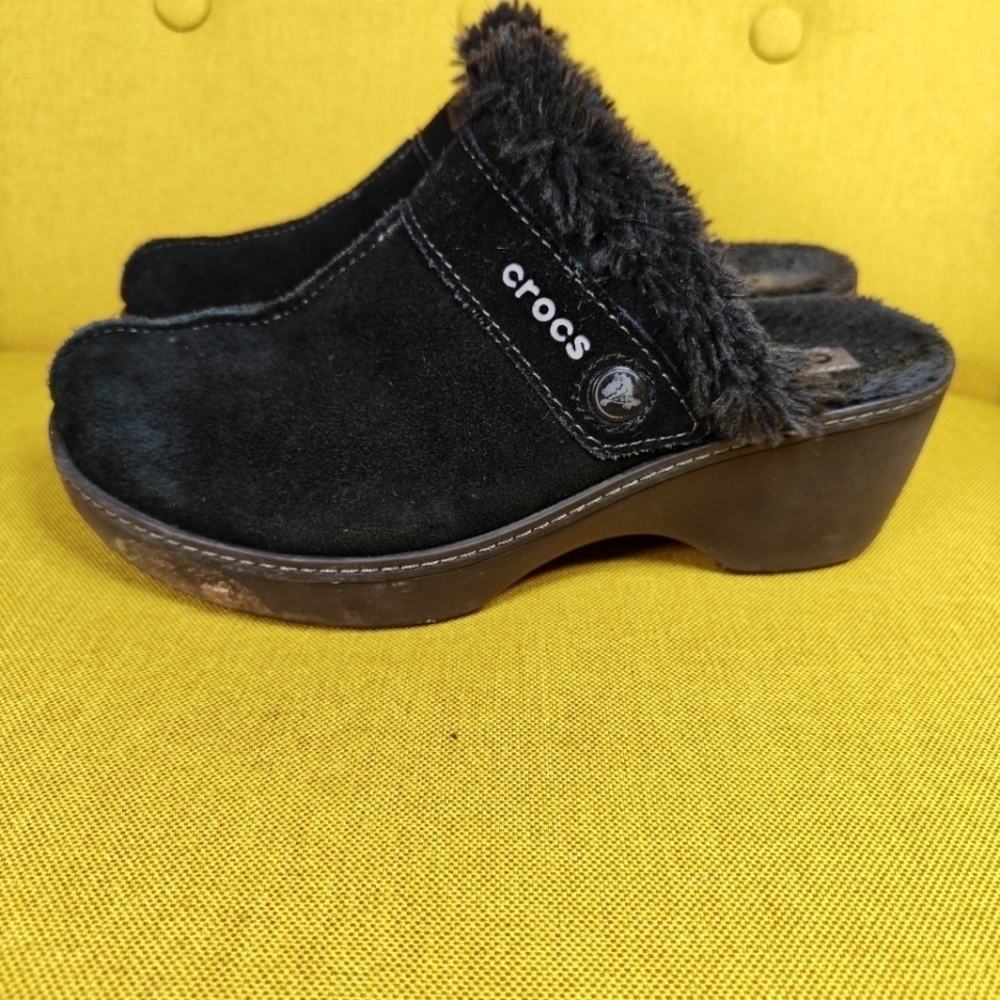 Crocs Women's Cobbler Black Suede Leather Suede Clog Faux Fur Slip-Ons Size 7